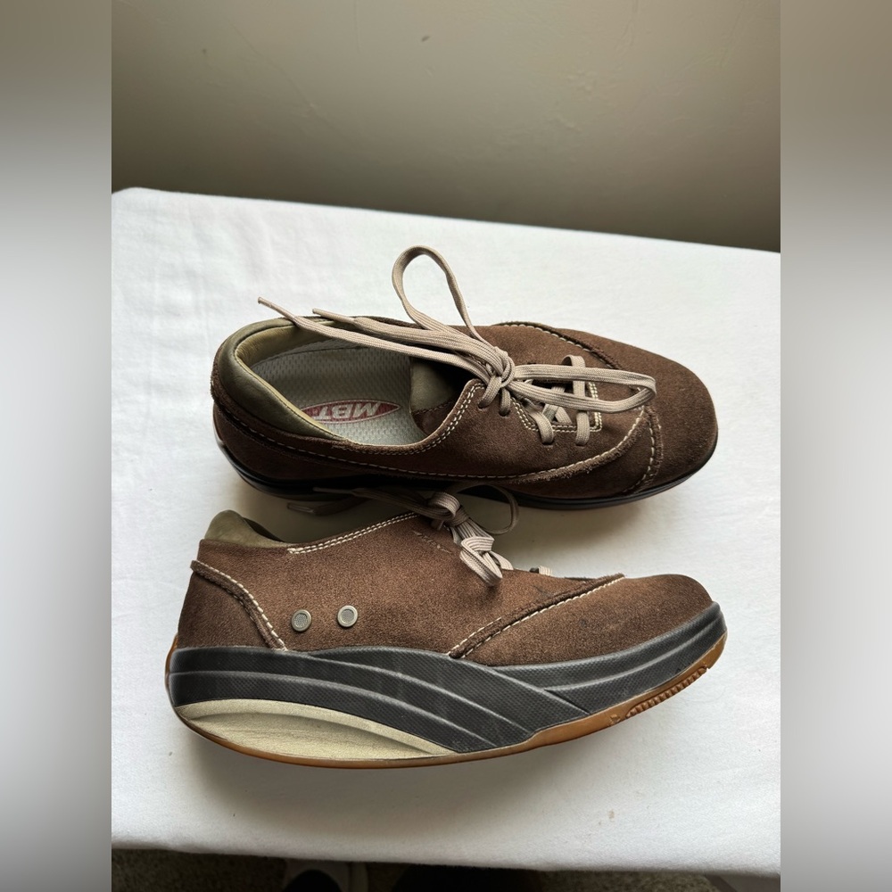 MBT Women Brown Suede Lace-Up Walking Toning Sneaker Size 7.5